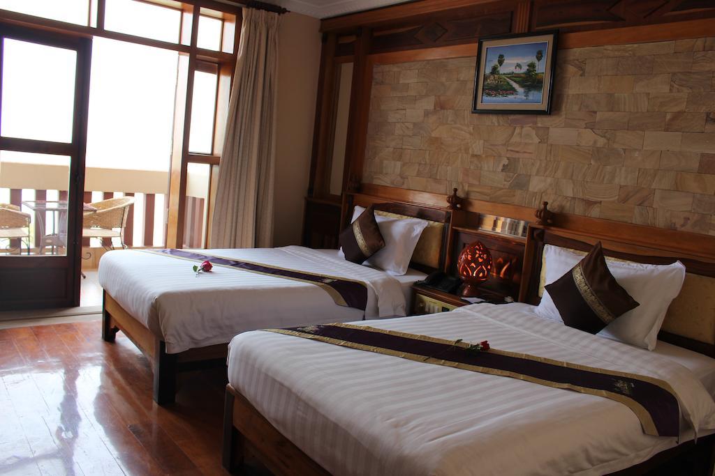 Blue River Hotel Phnom Penh Bagian luar foto