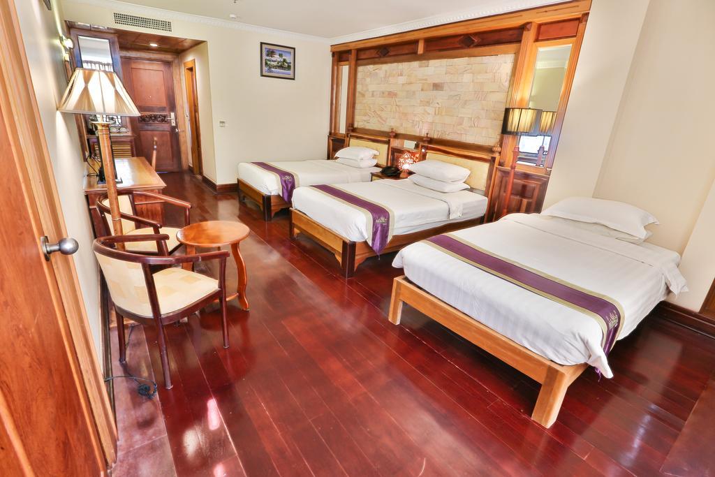 Blue River Hotel Phnom Penh Bagian luar foto