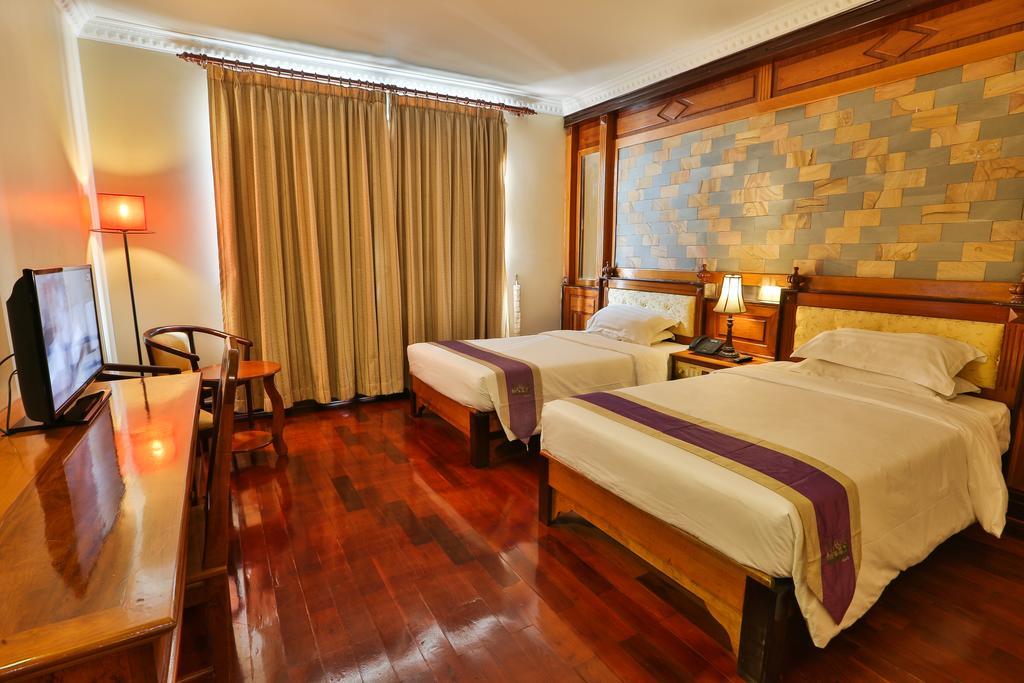 Blue River Hotel Phnom Penh Bagian luar foto