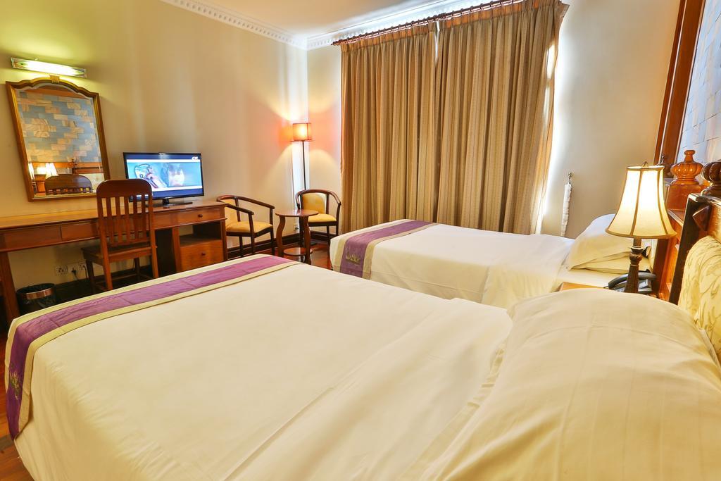 Blue River Hotel Phnom Penh Bagian luar foto