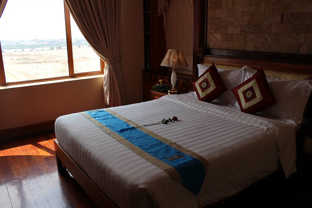 Blue River Hotel Phnom Penh Bagian luar foto