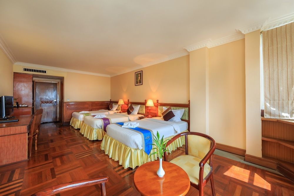 Blue River Hotel Phnom Penh Bagian luar foto