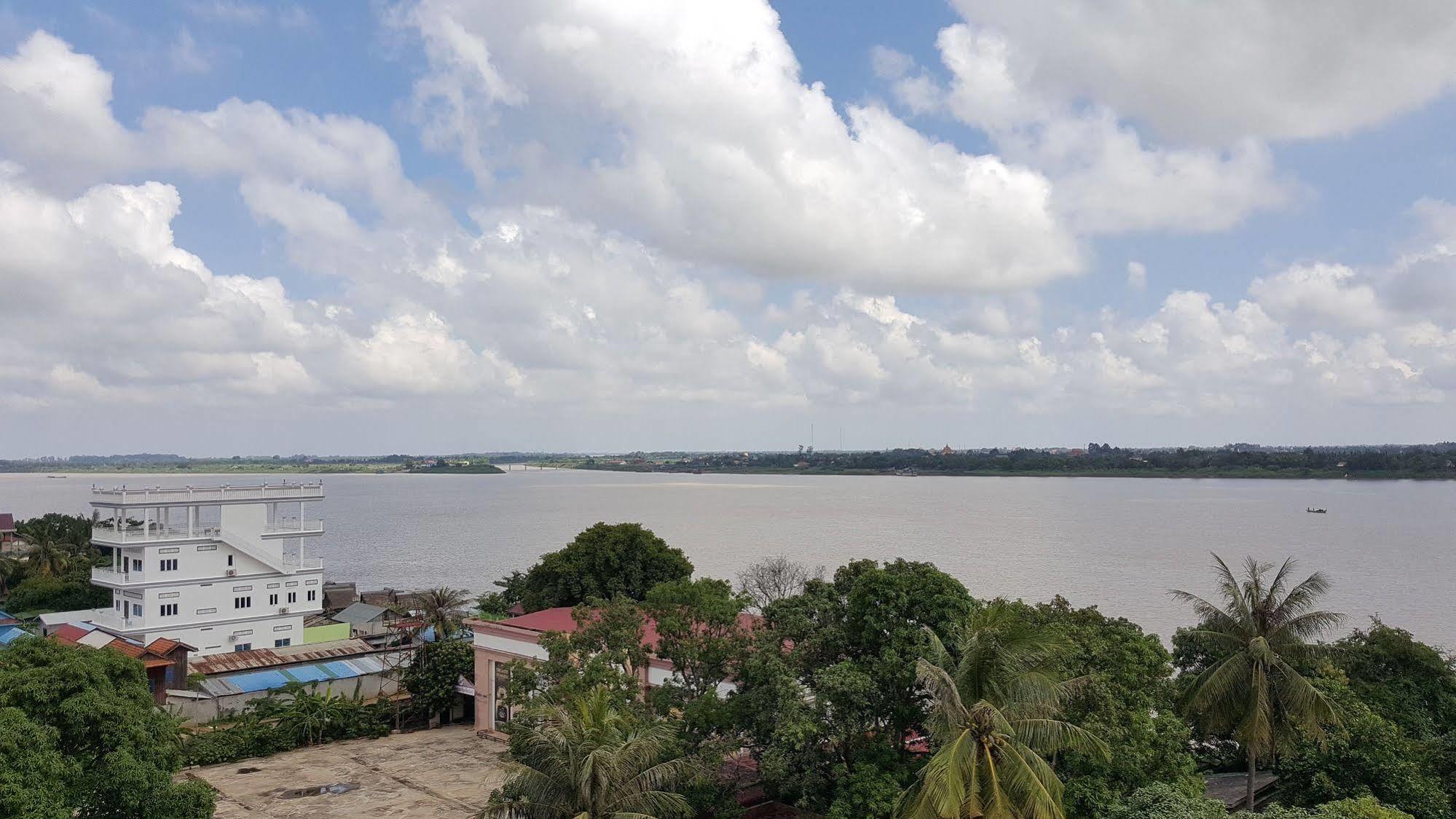 Blue River Hotel Phnom Penh Bagian luar foto