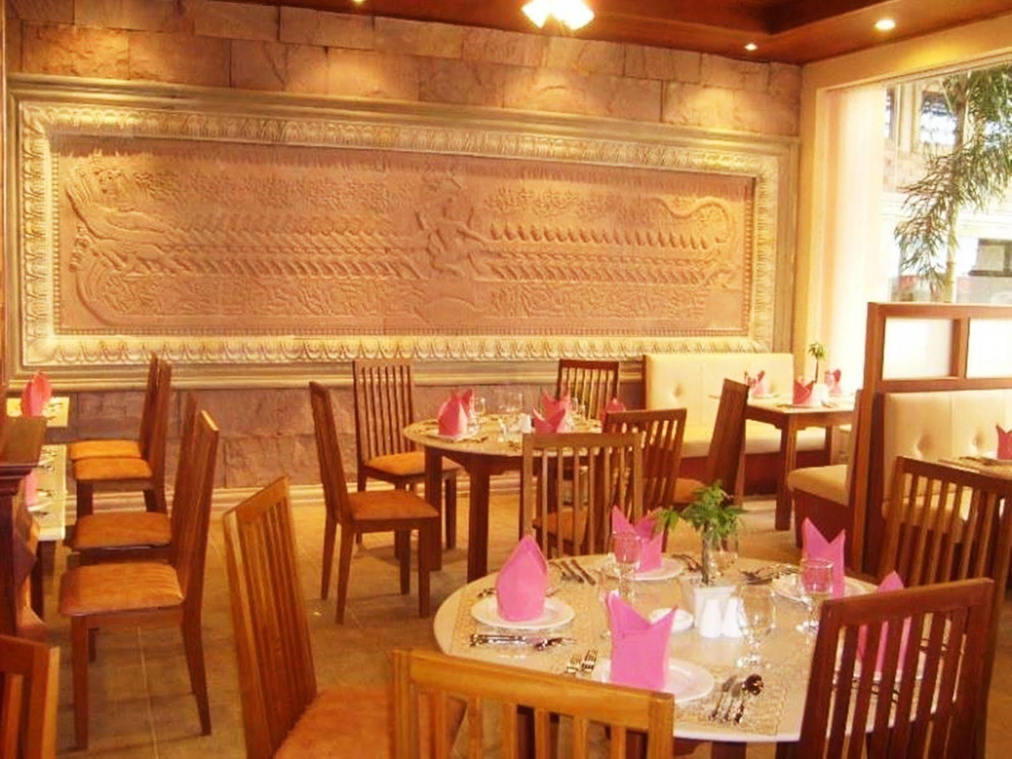 Blue River Hotel Phnom Penh Bagian luar foto