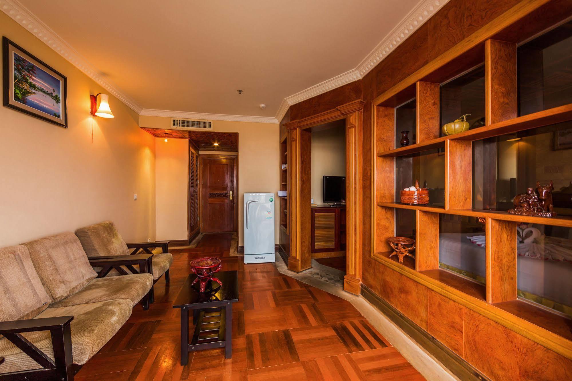Blue River Hotel Phnom Penh Bagian luar foto