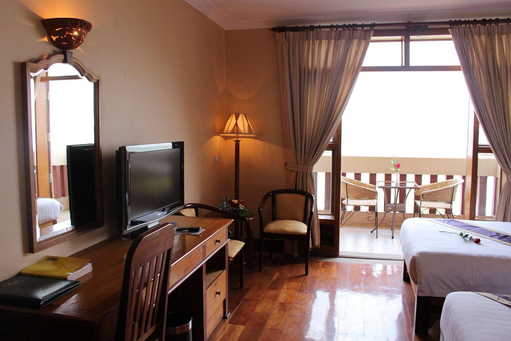 Blue River Hotel Phnom Penh Bagian luar foto