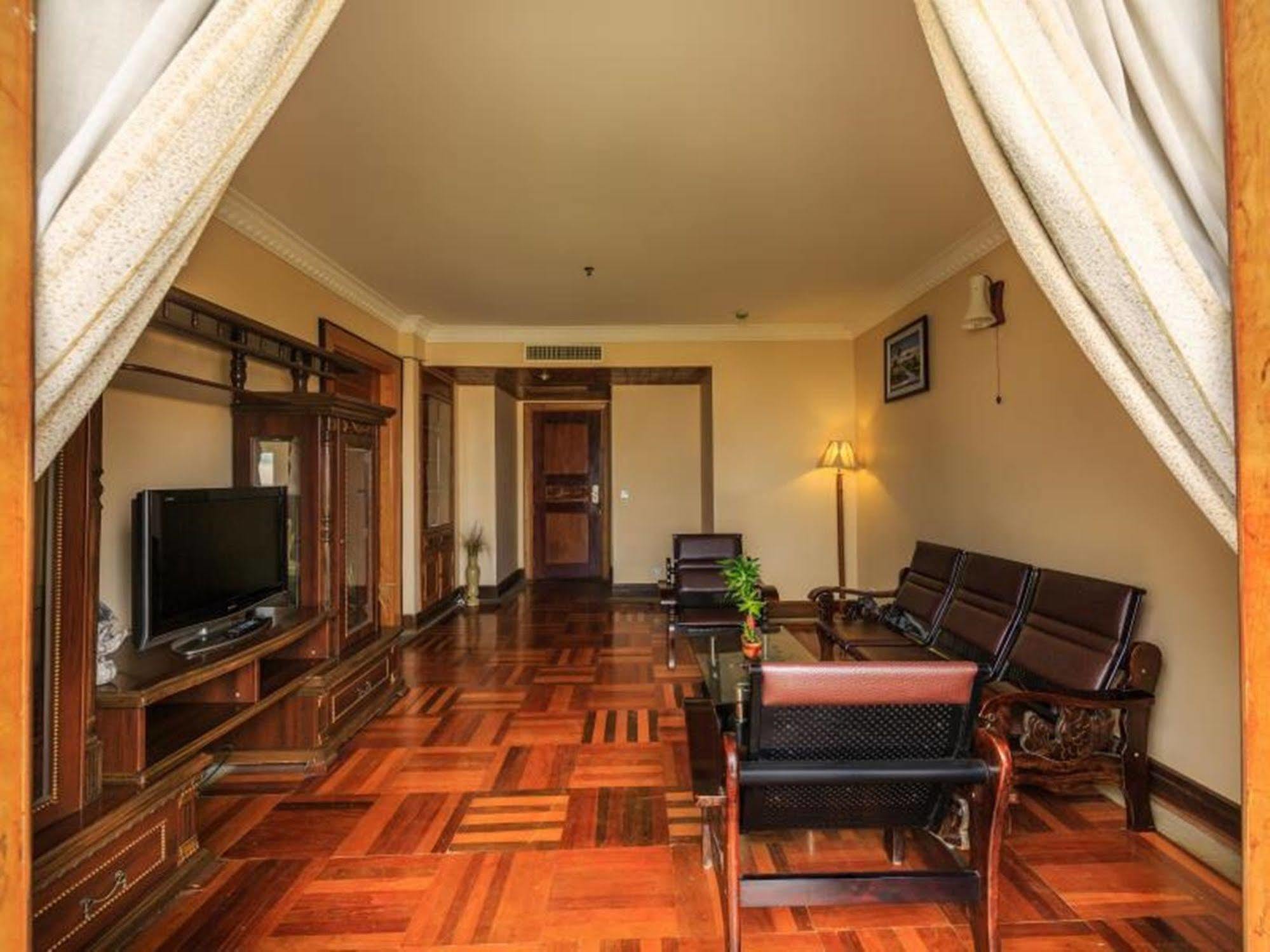 Blue River Hotel Phnom Penh Bagian luar foto