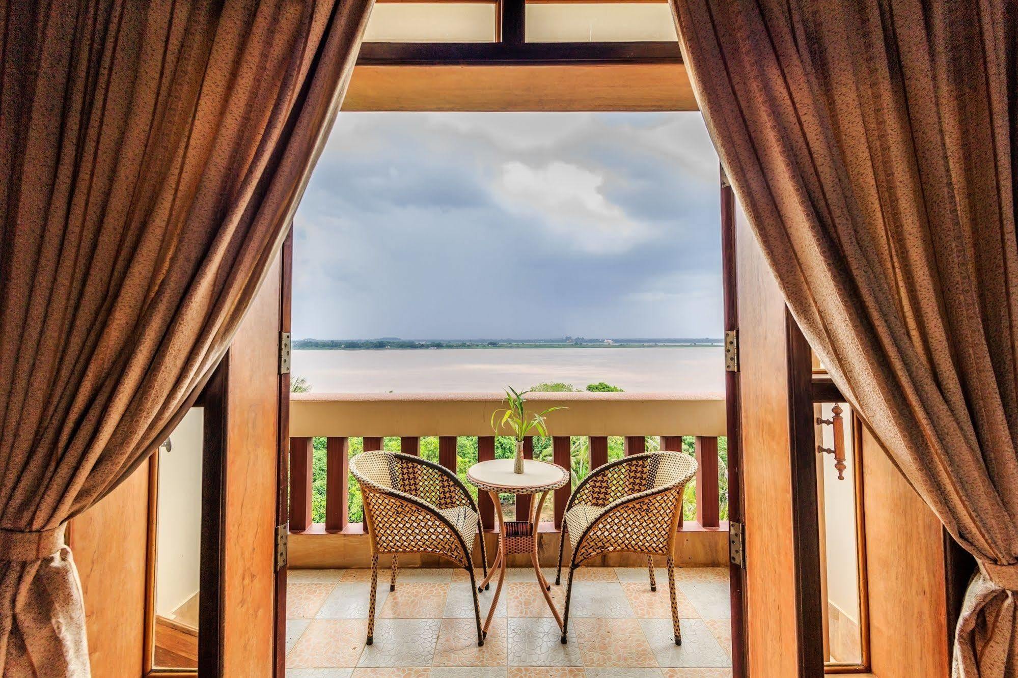 Blue River Hotel Phnom Penh Bagian luar foto