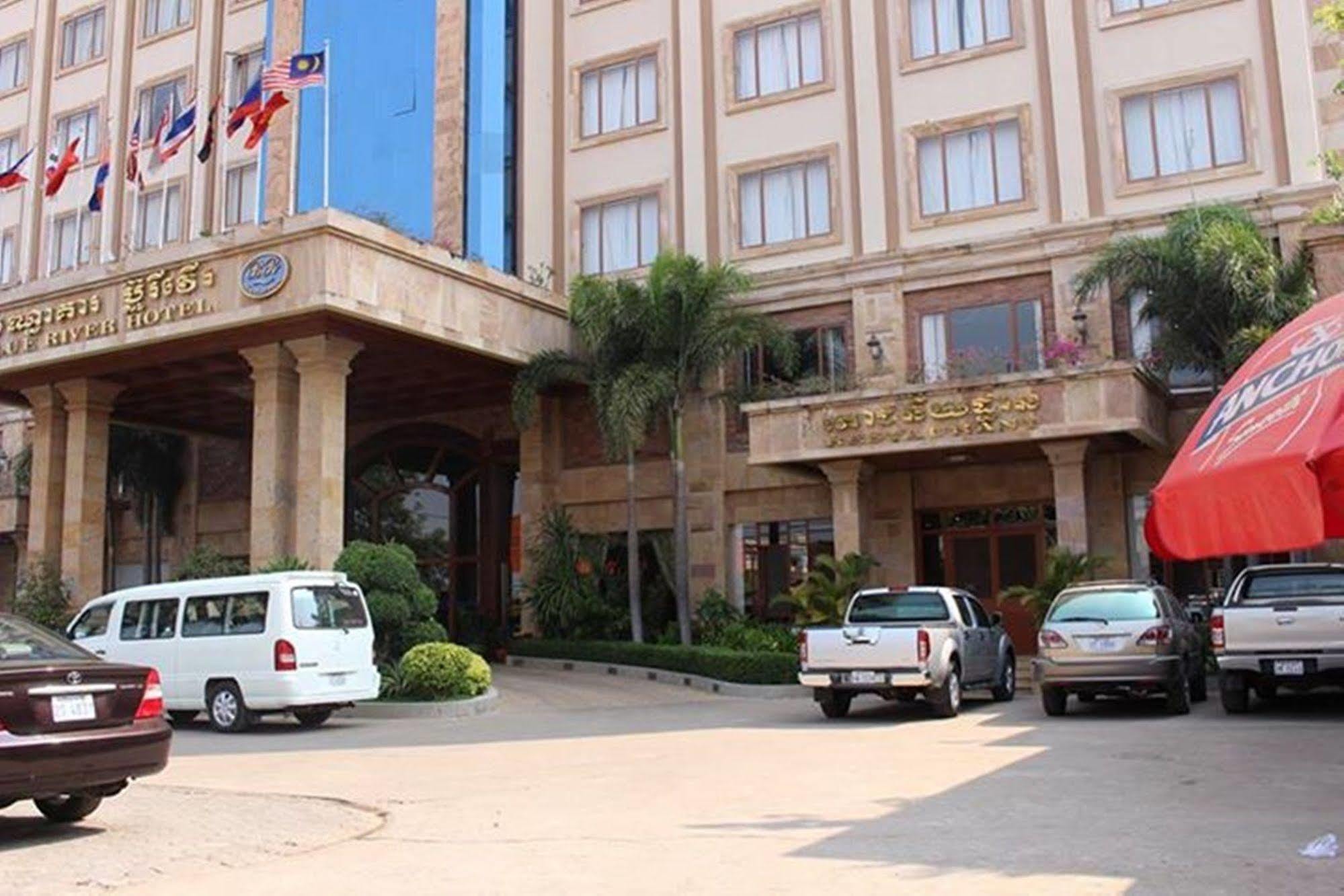 Blue River Hotel Phnom Penh Bagian luar foto