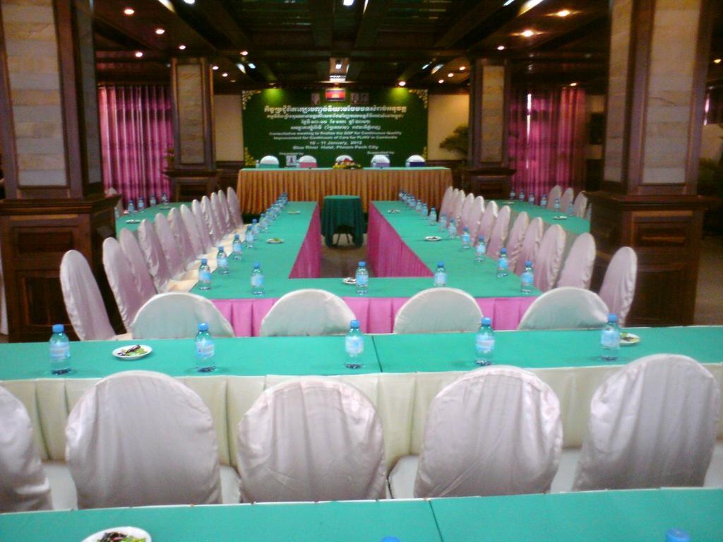 Blue River Hotel Phnom Penh Bagian luar foto